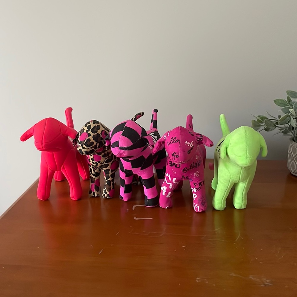 Victoria’s Secret pink dogs